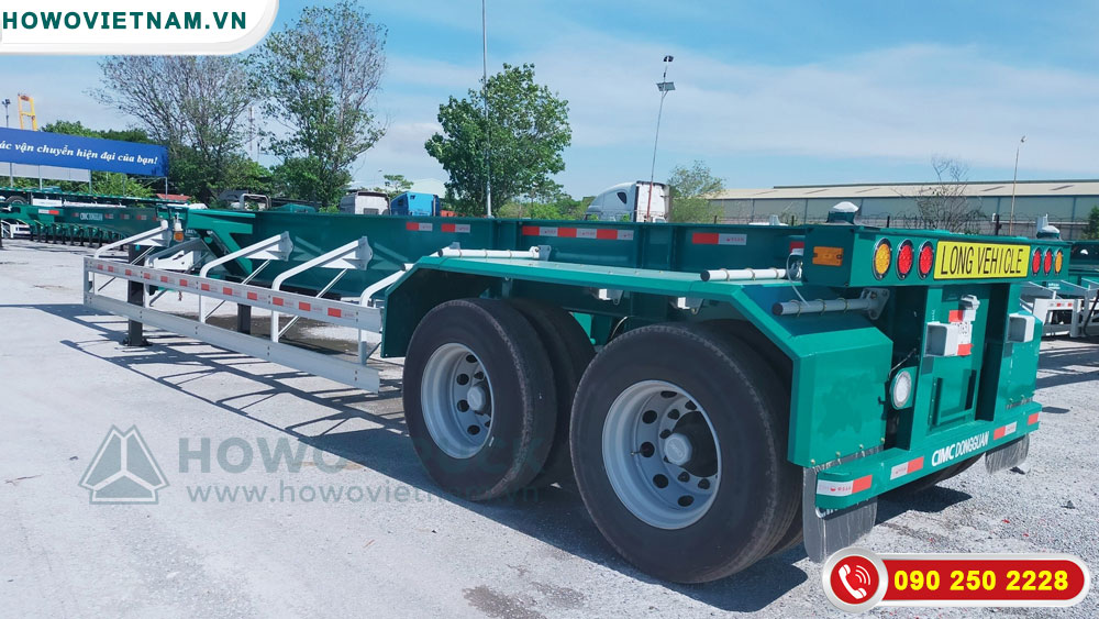 Một chiếc sơ mi rơ mooc màu xanh hãng CIMC