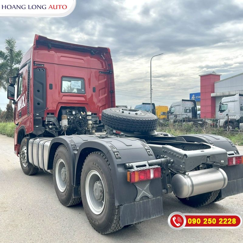 Đầu kéo howo max 460hp nhìn từ phía sau